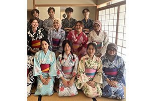 {̌@߂𒅂ăjbR݂̂Ȃ