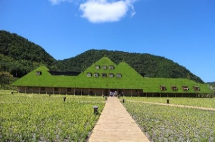 ラ コリーナ近江八幡草屋根 (2015年)