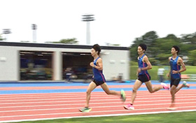 走行中の野中選手