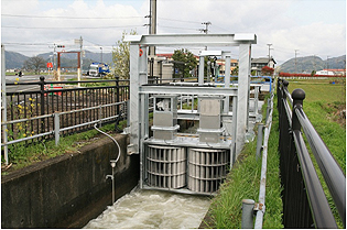 10号落差工（10kW規模発電）
