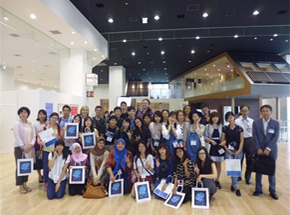 1.Field trip to the hu+g MUSEUM on a day off from Japanese language program(Graduate students from the University of Indonesia, Indonesia)