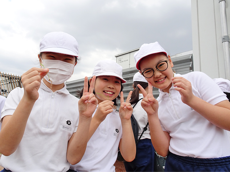 田植え体験した子どもたち